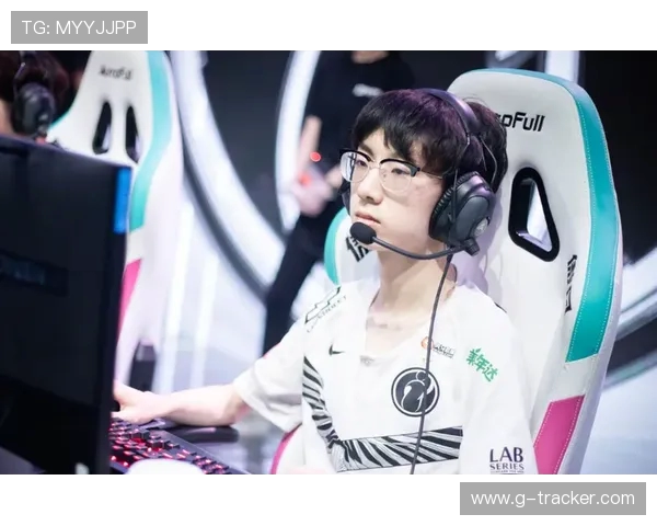 中路团战一触即发杰杰Erha脱节被秒成比赛转折点决定胜负走势